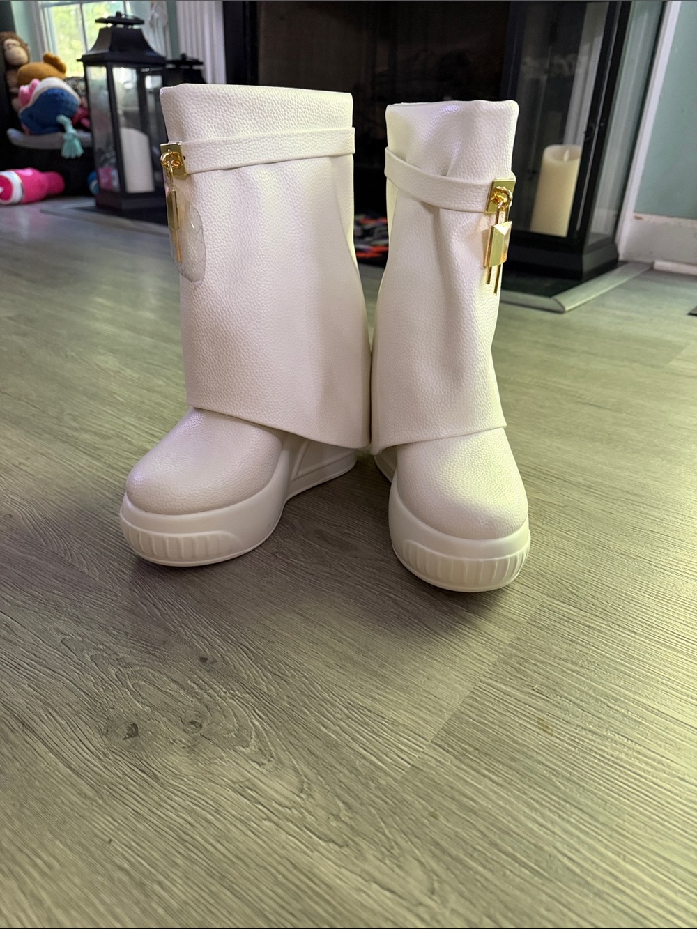 Liliana White Women's Fashion Mid-Calf Boots with Gold Accent Sz 8 NWOT